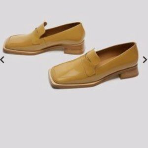 NWOT - MIISTA Block Heel Penny Loafer